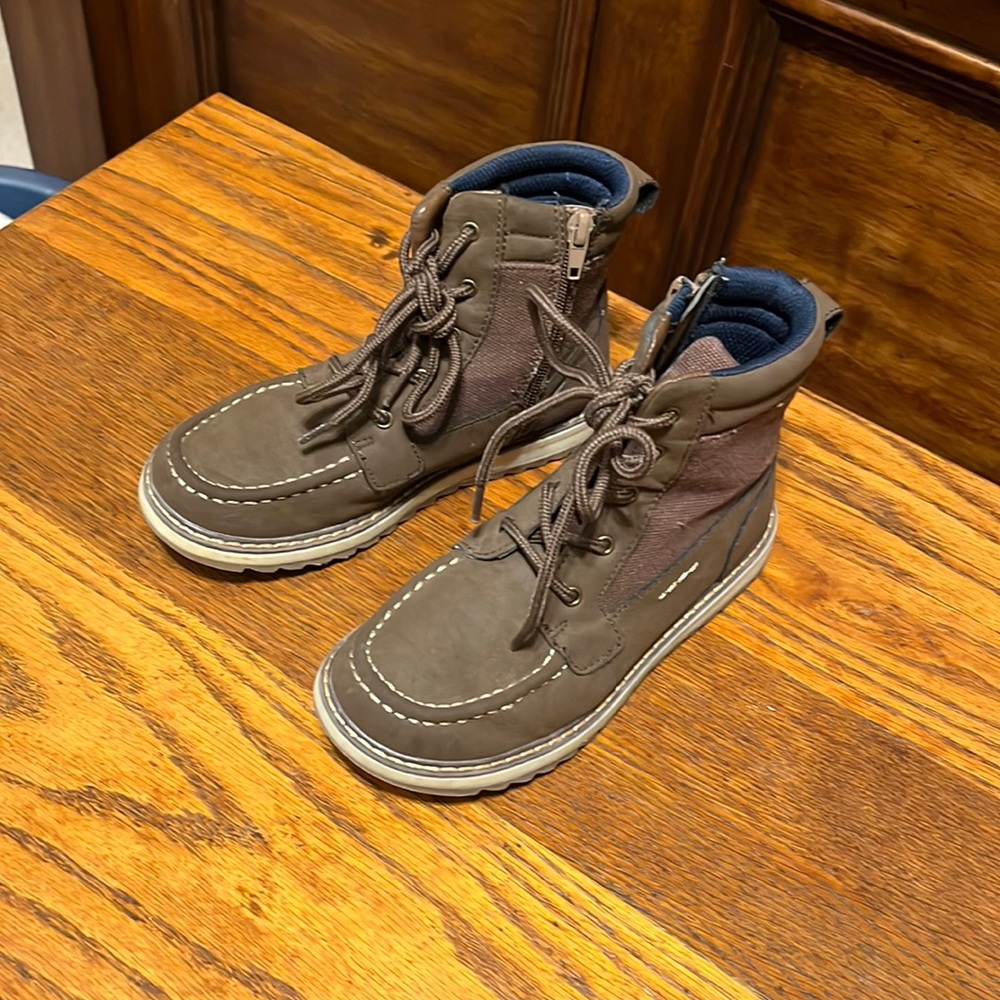 Highland creek boots size 1